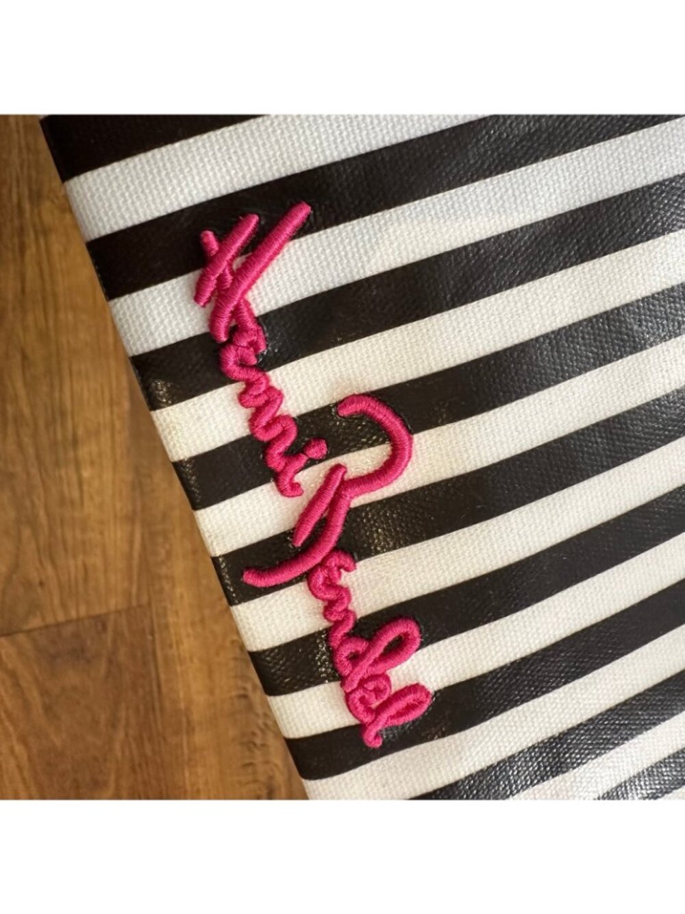 Henri Bendel swimsuit zip clutch back - Picture 3 of 4